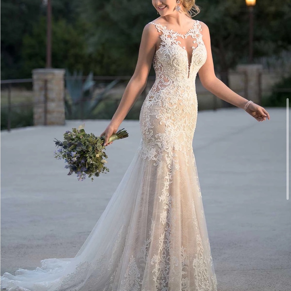 Exquisite Lace Bridal Gown